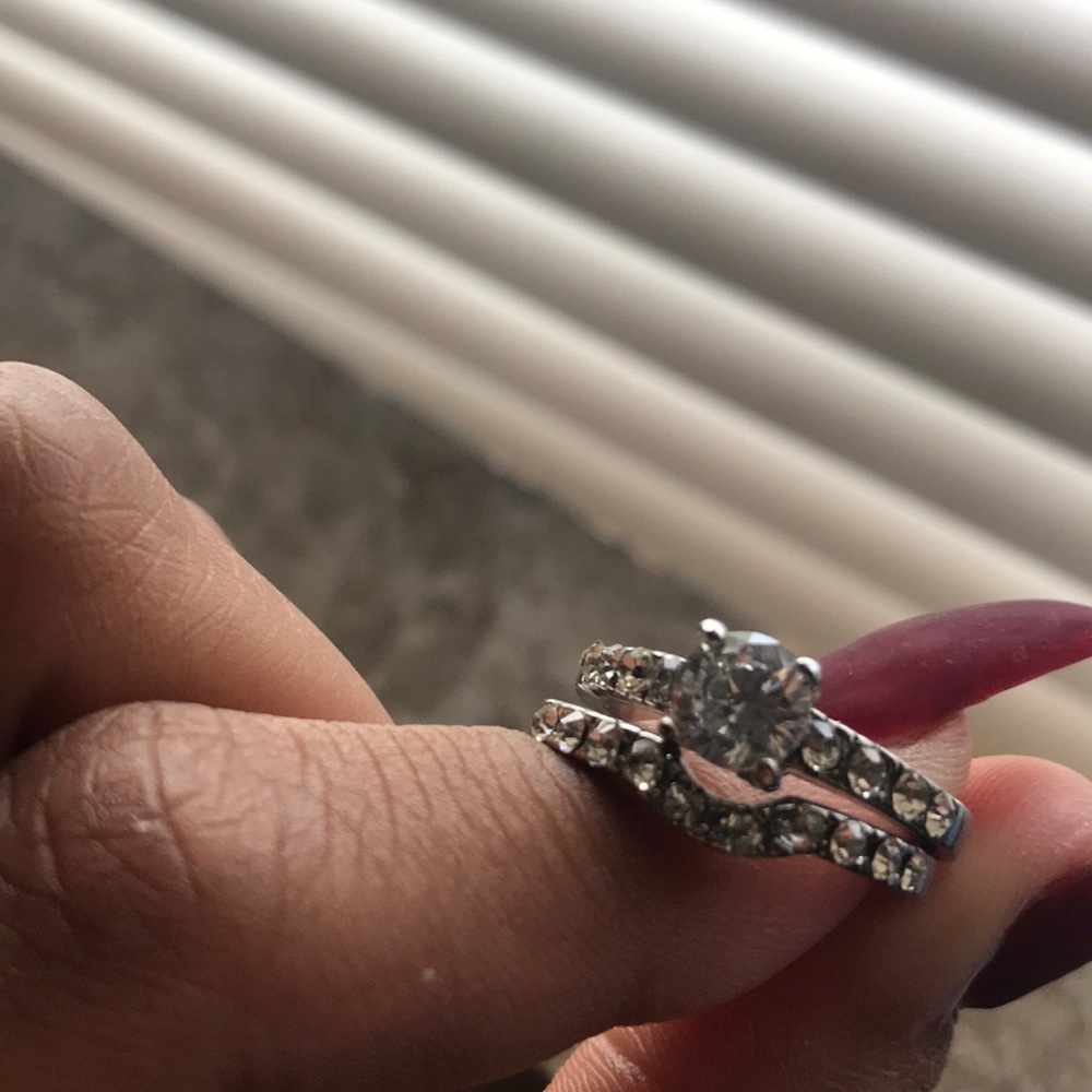 Ring - Picture 3 of 3
